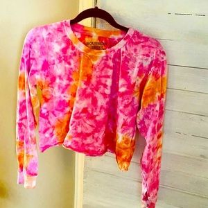 Southern Style Tie Dye Cropped L/S Tee. Small.